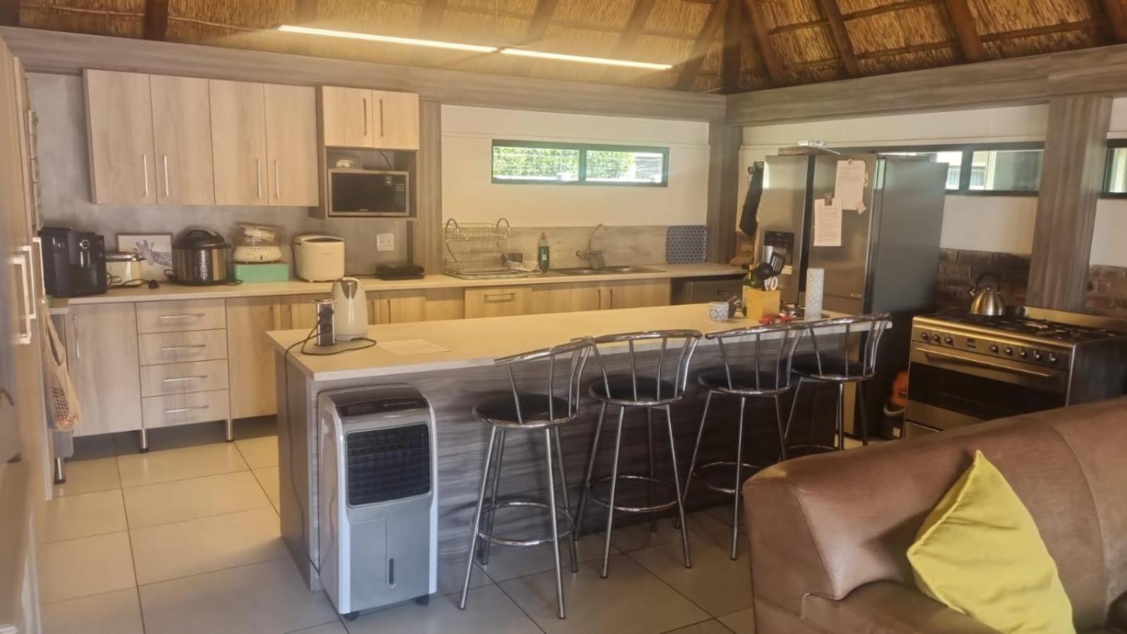12 On Vaal Drive Guesthouse バンダービールパーク エクステリア 写真