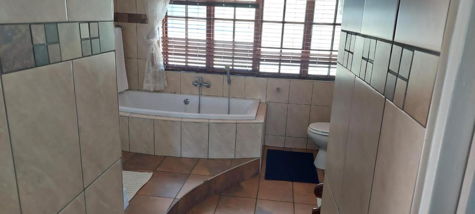 12 On Vaal Drive Guesthouse バンダービールパーク エクステリア 写真