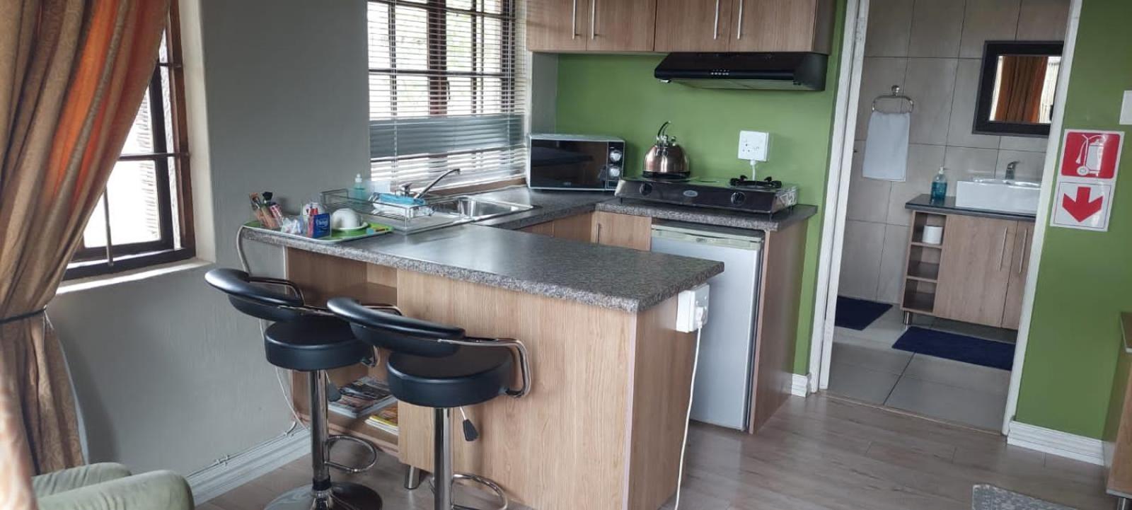 12 On Vaal Drive Guesthouse バンダービールパーク エクステリア 写真