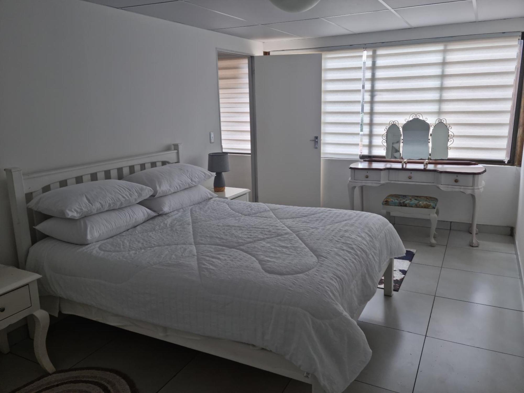 12 On Vaal Drive Guesthouse バンダービールパーク エクステリア 写真