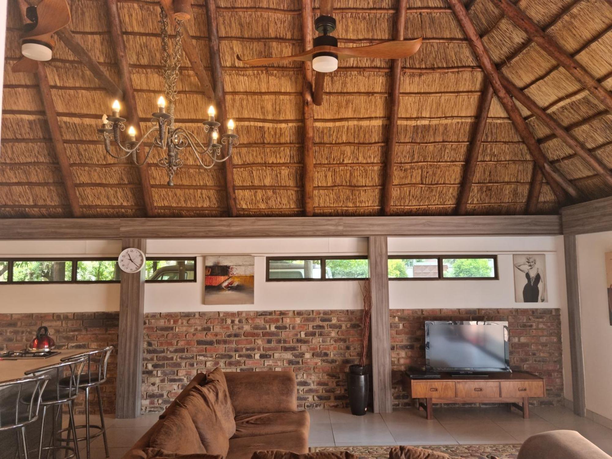 12 On Vaal Drive Guesthouse バンダービールパーク エクステリア 写真