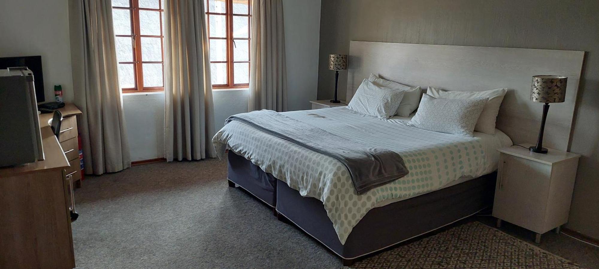12 On Vaal Drive Guesthouse バンダービールパーク エクステリア 写真