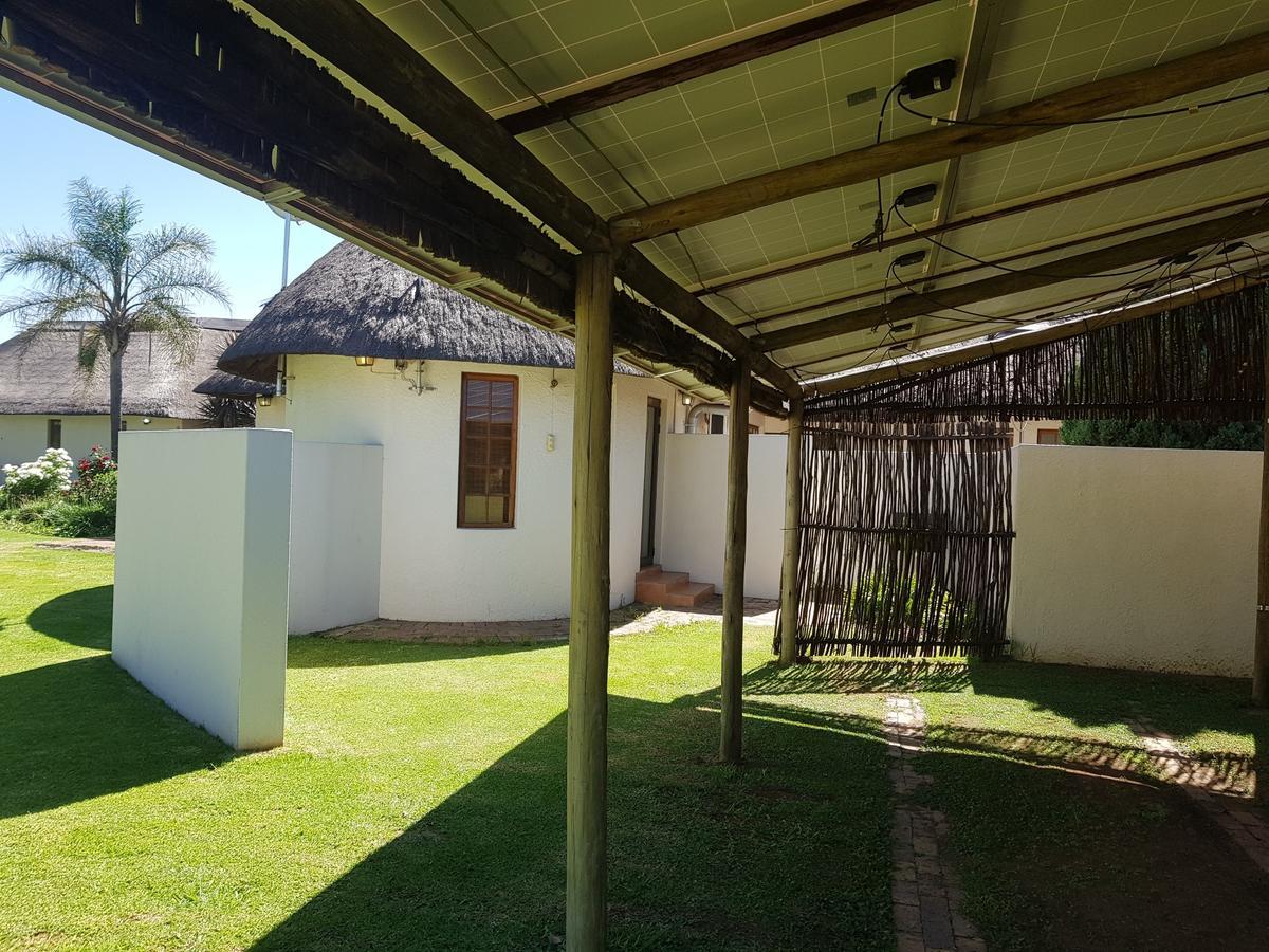 12 On Vaal Drive Guesthouse バンダービールパーク エクステリア 写真