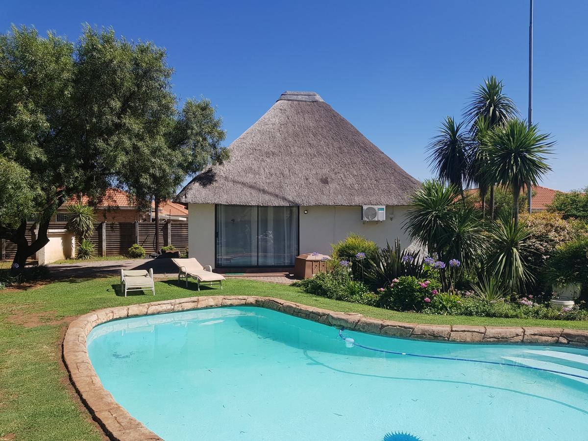 12 On Vaal Drive Guesthouse バンダービールパーク エクステリア 写真