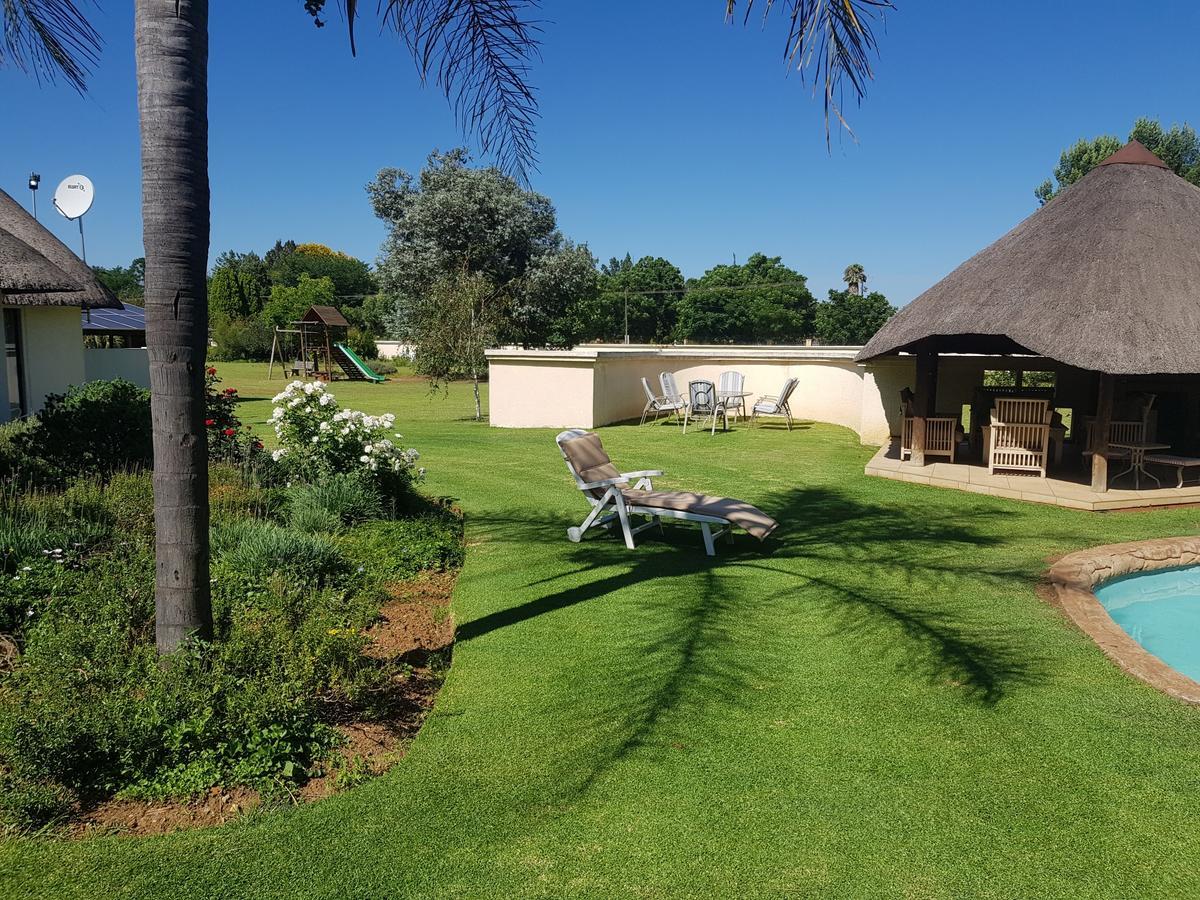 12 On Vaal Drive Guesthouse バンダービールパーク エクステリア 写真