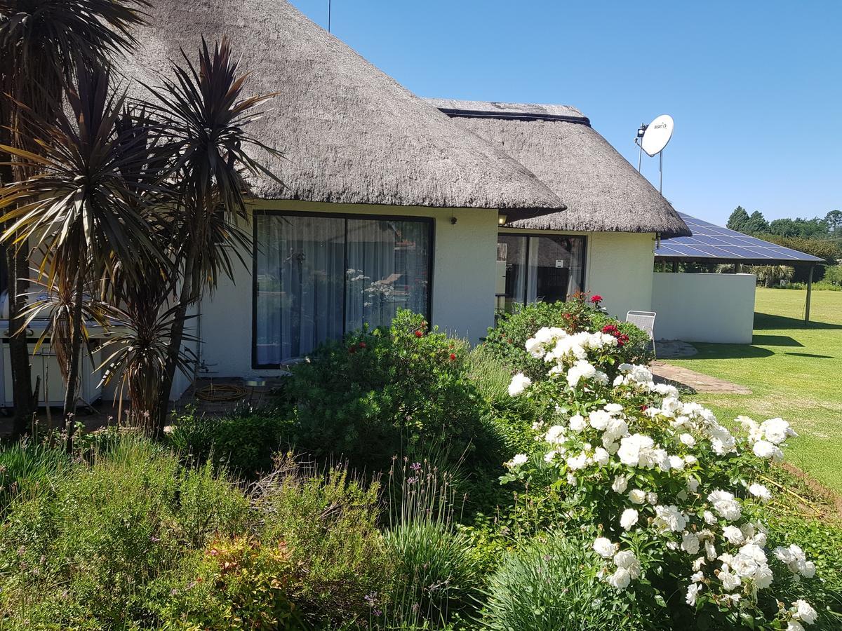 12 On Vaal Drive Guesthouse バンダービールパーク エクステリア 写真